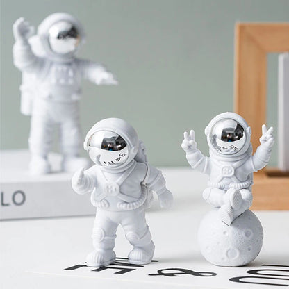 Metamoon 3Pcs Creative Resin Astronaut Ornament Figure Statue Spaceman Desktop Decor Modeling Kids Gift Home Decoration