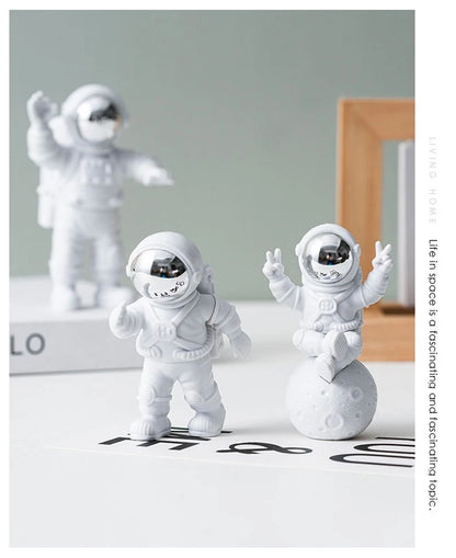 Metamoon 3Pcs Creative Resin Astronaut Ornament Figure Statue Spaceman Desktop Decor Modeling Kids Gift Home Decoration